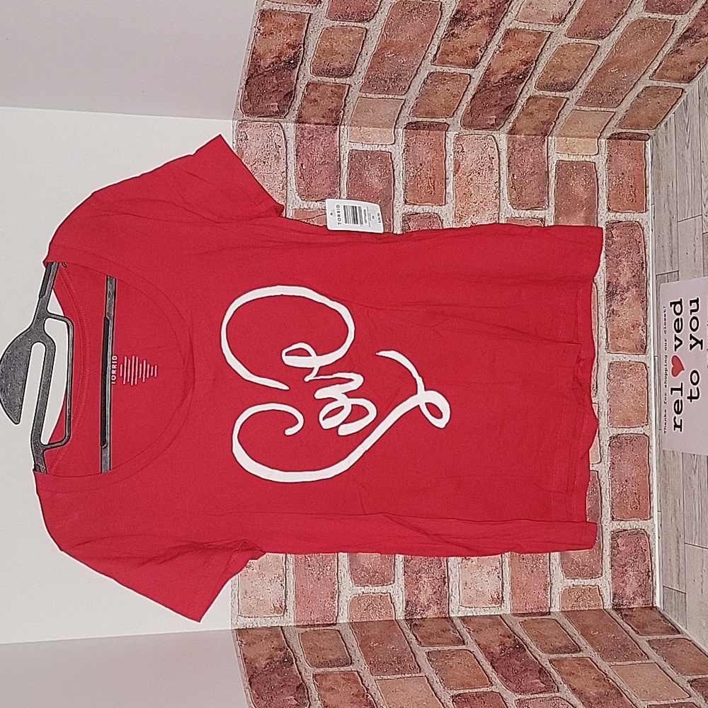 Torrid Red Scoop Neck Love Heart Graphic tShirt - Size 00